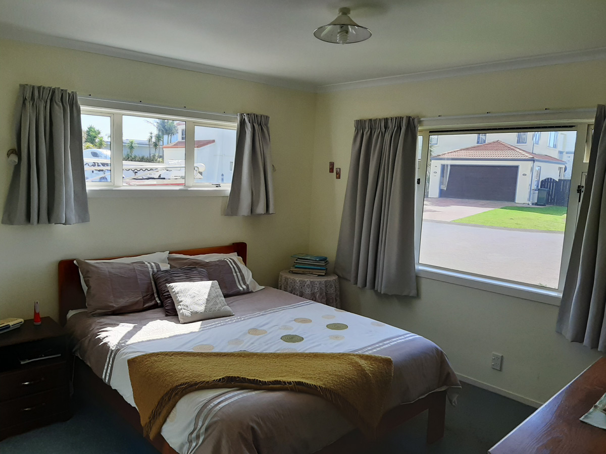 Tui Room - Queen Bed